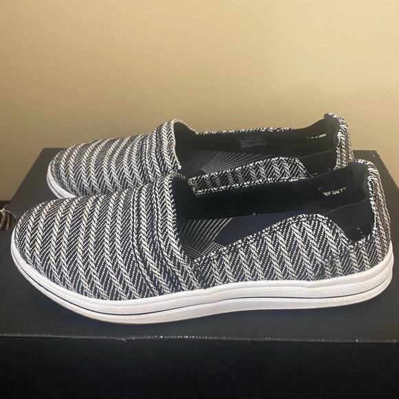 Clarks Women's Breeze Step Sneaker - Picture 1 of 7